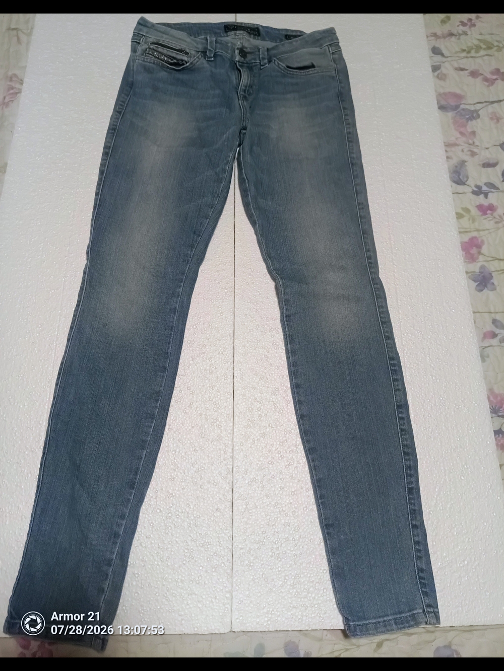 Guess Women's Skinny Jeans in Washed Blue